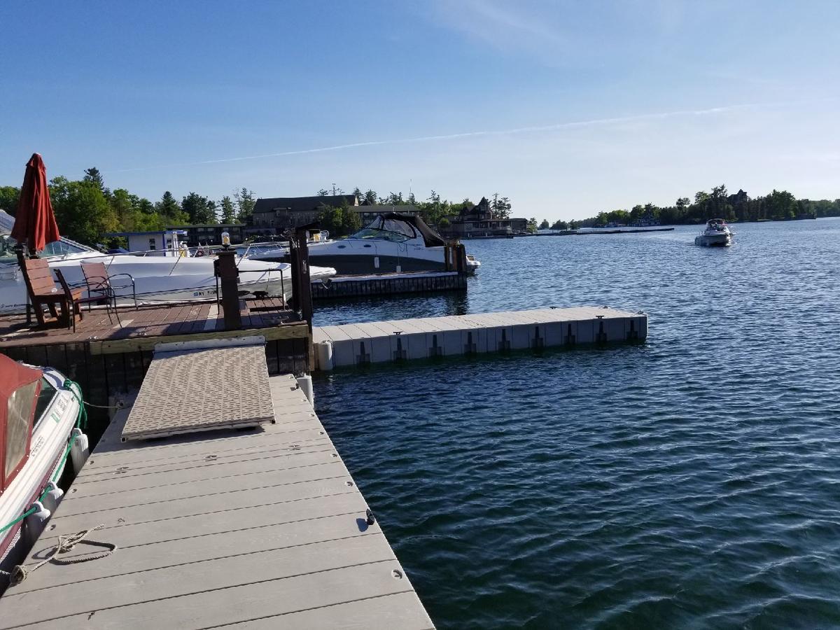 Hills Motor Court & Marina Motel Alexandria Bay Kültér fotó